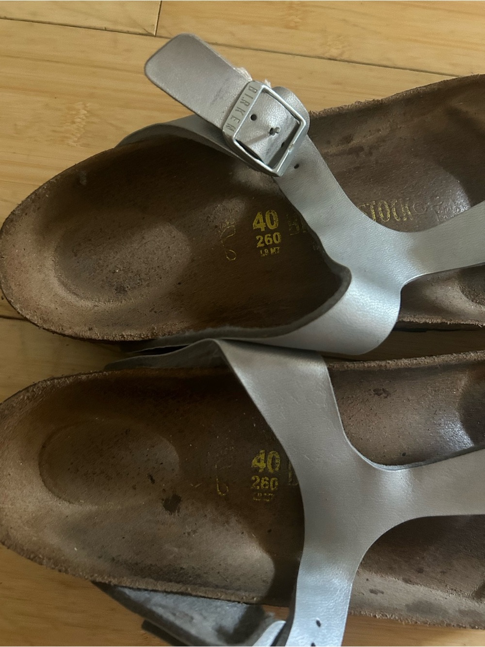 Birkenstock size 40 Silver Women's T-Strap sandals - Picture 3 of 4